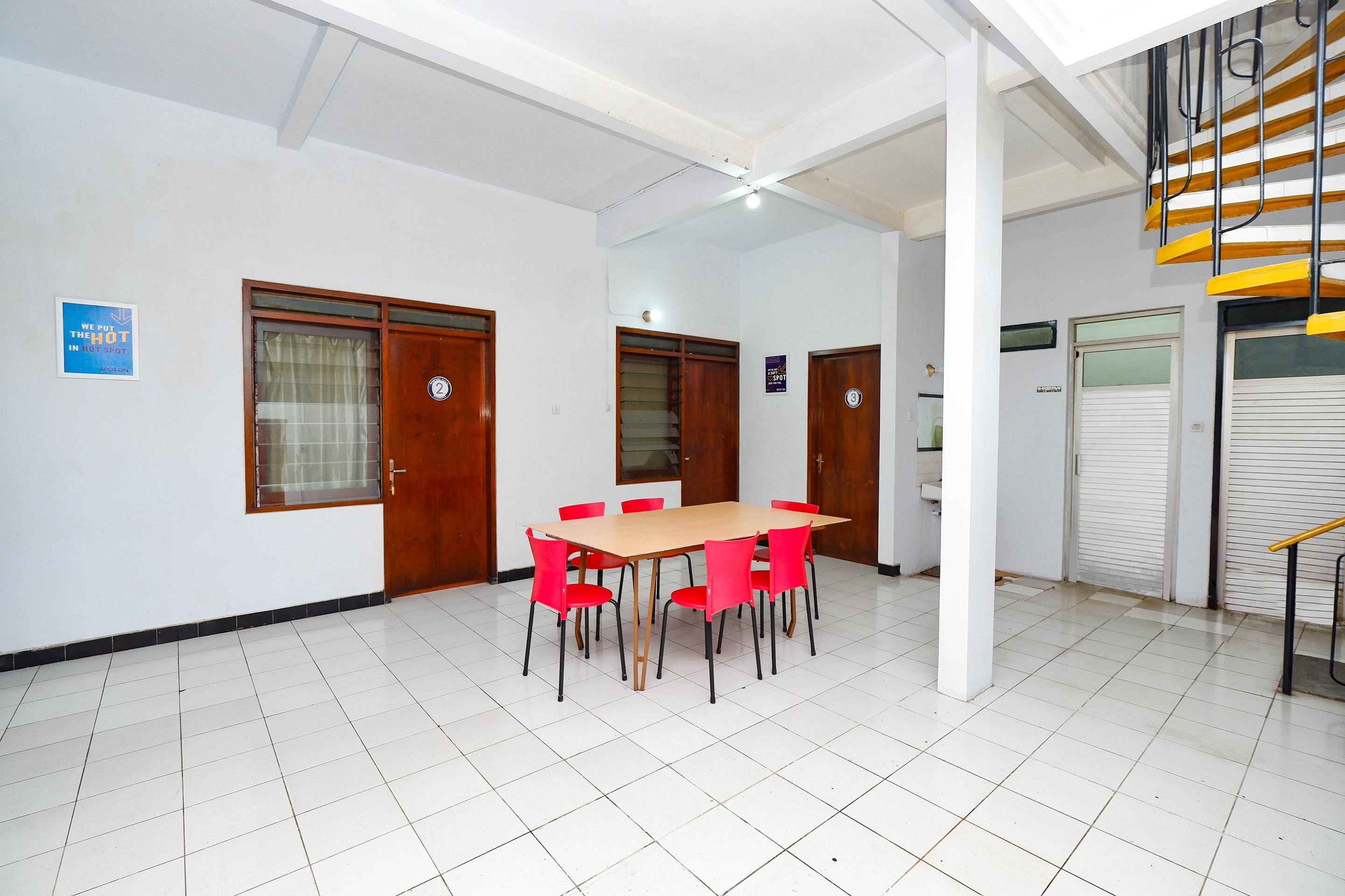 Oyo 2240 Simpang Tujuh Residence Kudus المظهر الخارجي الصورة